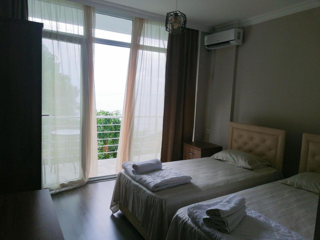 Albatross Kvariati Guest House Buitenkant foto